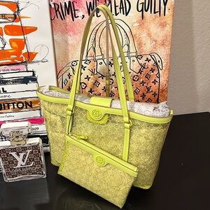 Nannette Lepore Maxine Clear Tote & Wristlet Lime ❤️NEW❤️ retails $129
